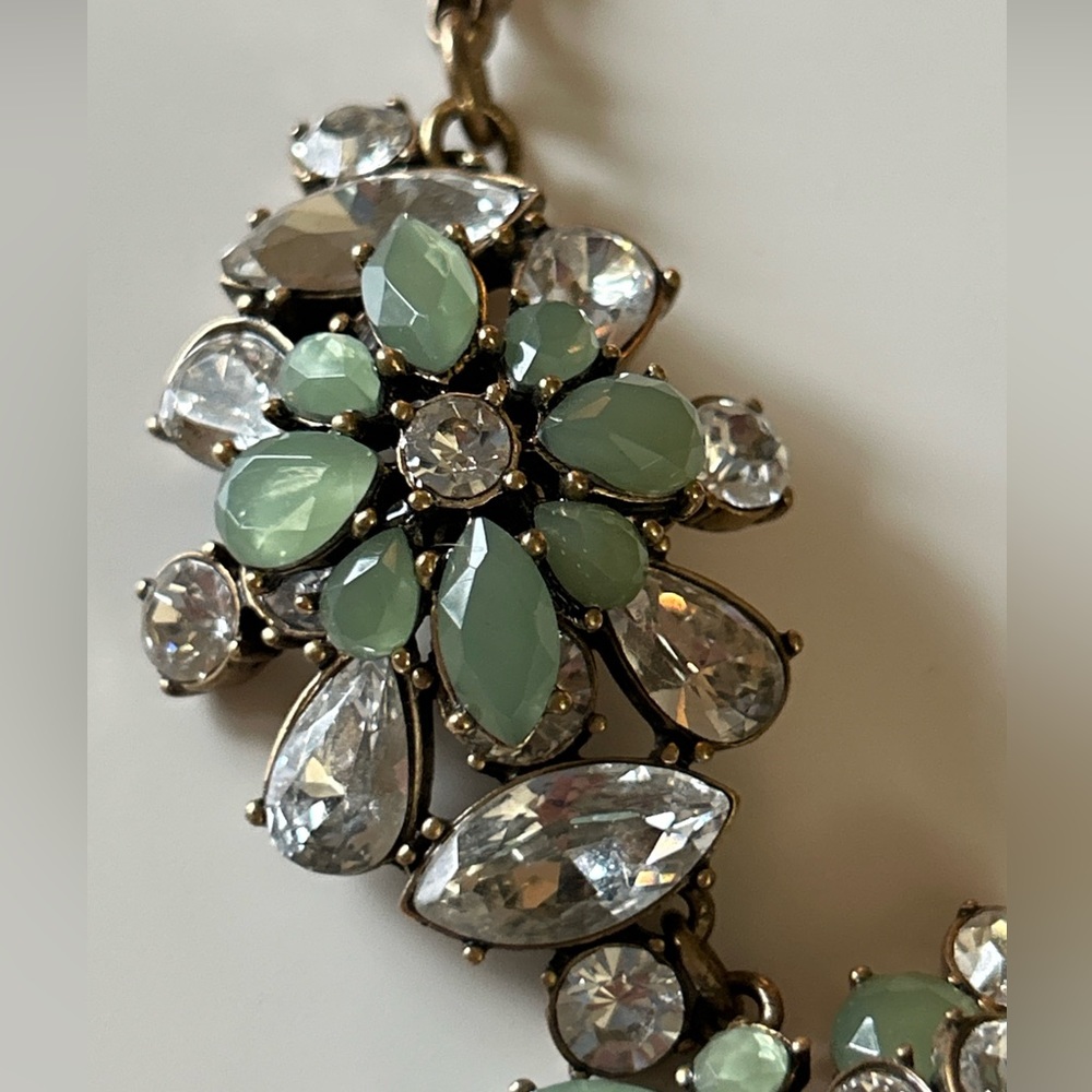J CREW Necklace CRYSTAL WILDFLOWERS Green Gold Pendant Statement Bib 16" - Picture 4 of 6